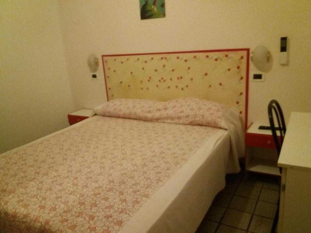 Hotel Fatima Rimini Bagian luar foto